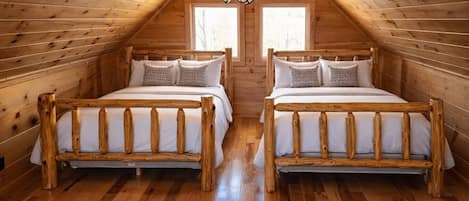 Escritorio, cuna de viaje, wifi gratis y ropa de cama