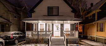 Game Room! 7 Min To Downtown CLE!