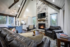 TV, fireplace - -Stay A Spell Cabin- (Broken Bow)