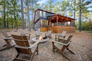 Property grounds - -Stay A Spell Cabin- (Broken Bow)