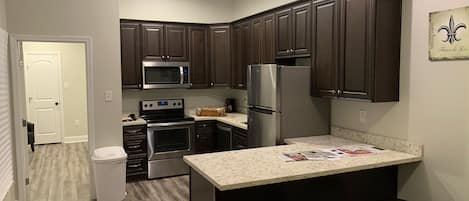 KĂŒhlschrank, Mikrowelle, Ofen, Herdplatte