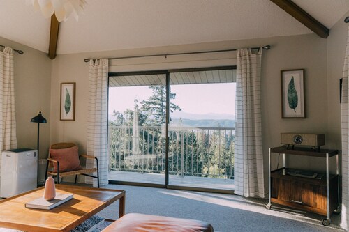Iconic Union Skyhouse with Hood Canal views