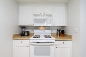 City Apartment | Private kitchen | Full-size fridge, microwave, oven, stovetop