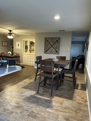 Dining - Cozy house close to TSU campus! (Stephenville)