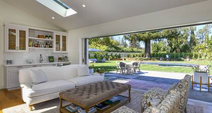 Contemporary, 4 bed home with guest house and pool