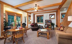 Smart TV, books, computer monitors, printers - Upscale 2BR Suite in Bozeman Big Sky Country, Pet & Kid Friendly, 5 Mins to Town (Bozeman)