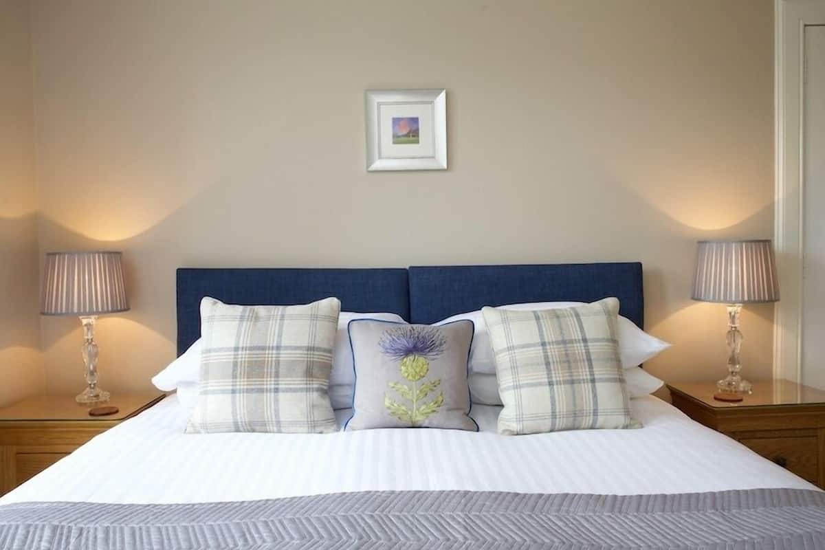 Double or Twin Room (Robertson) | Iron/ironing board, free WiFi