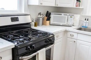 Fridge, microwave, oven, stovetop - Unit 2 - B Ave Bungalows · Beachside 1/1, 5-10 Min Walk to Coronado Beach! (Coronado)