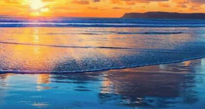 Coronado Unit 1 - B Ave Bungalows · King-sized 1/1, 5-10 Min Walk to Coronado Beach!