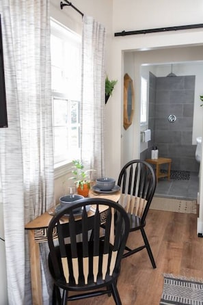 Dining - Unit A - B Ave Bungalows · Cozy Beach Studio, 5 Min Walk to Coronado Beach! (Coronado)