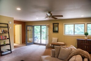 Smart TV, DVD player, books