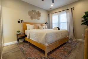 3 habitaciones, tabla de planchar con plancha, wifi y ropa de cama 