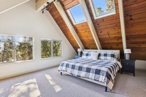 4 bedrooms, desk, iron/ironing board, WiFi