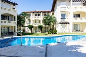 Pool - 2 Minute walk to the Pristine White Beach in Playa del Carmen (Playa Del Carmen)