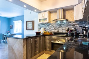 Private kitchen - 2 Minute walk to the Pristine White Beach in Playa del Carmen (Playa Del Carmen)