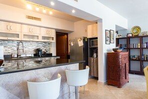 Private kitchen - 2 Minute walk to the Pristine White Beach in Playa del Carmen (Playa Del Carmen)