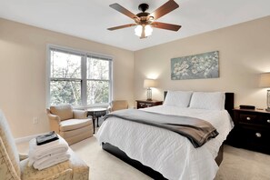 3 bedrooms, desk, iron/ironing board, free WiFi