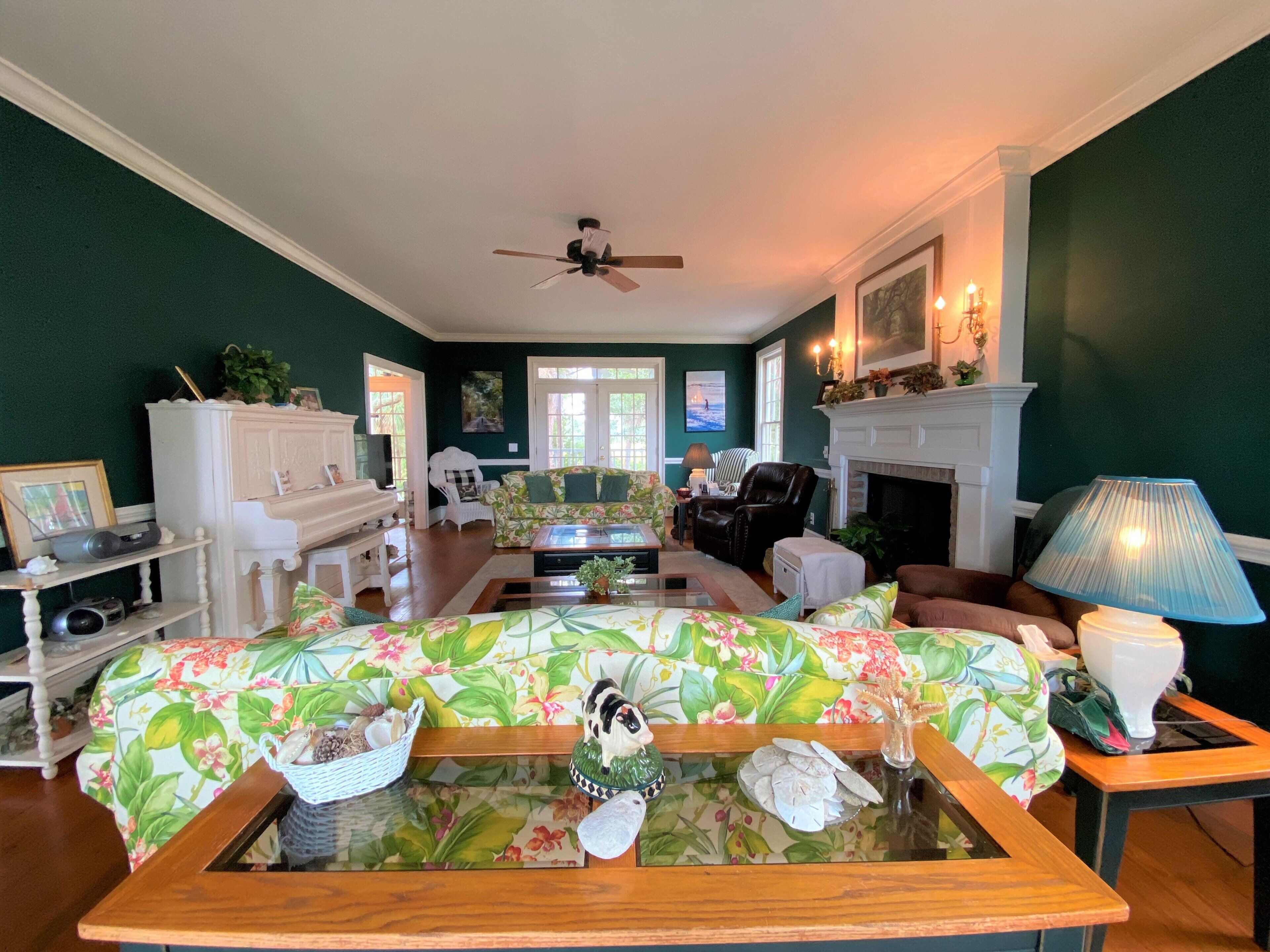 Marsa's Place-marsh/creek/ocean Views; Easy Beach Access;dogs Welcome - Edisto Island