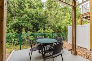 Outdoor dining - Beautiful Villa 10 minutes from Disneyworld! (Kissimmee)