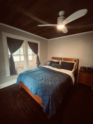 2 bedrooms, desk, free WiFi, bed sheets