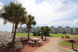 Outdoor dining - Things are different at the beach ~~~ 🏖️ Come enjoy the breeze! (Gulf Shores)