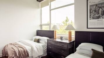 9 bedrooms, desk, iron/ironing board, travel crib