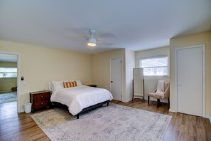 4 soverom, skrivebord, wi-fi (inkludert) og sengetøy