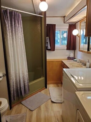 Combined shower/bathtub, towels, soap, toilet paper - A home in the country (Sheridan)