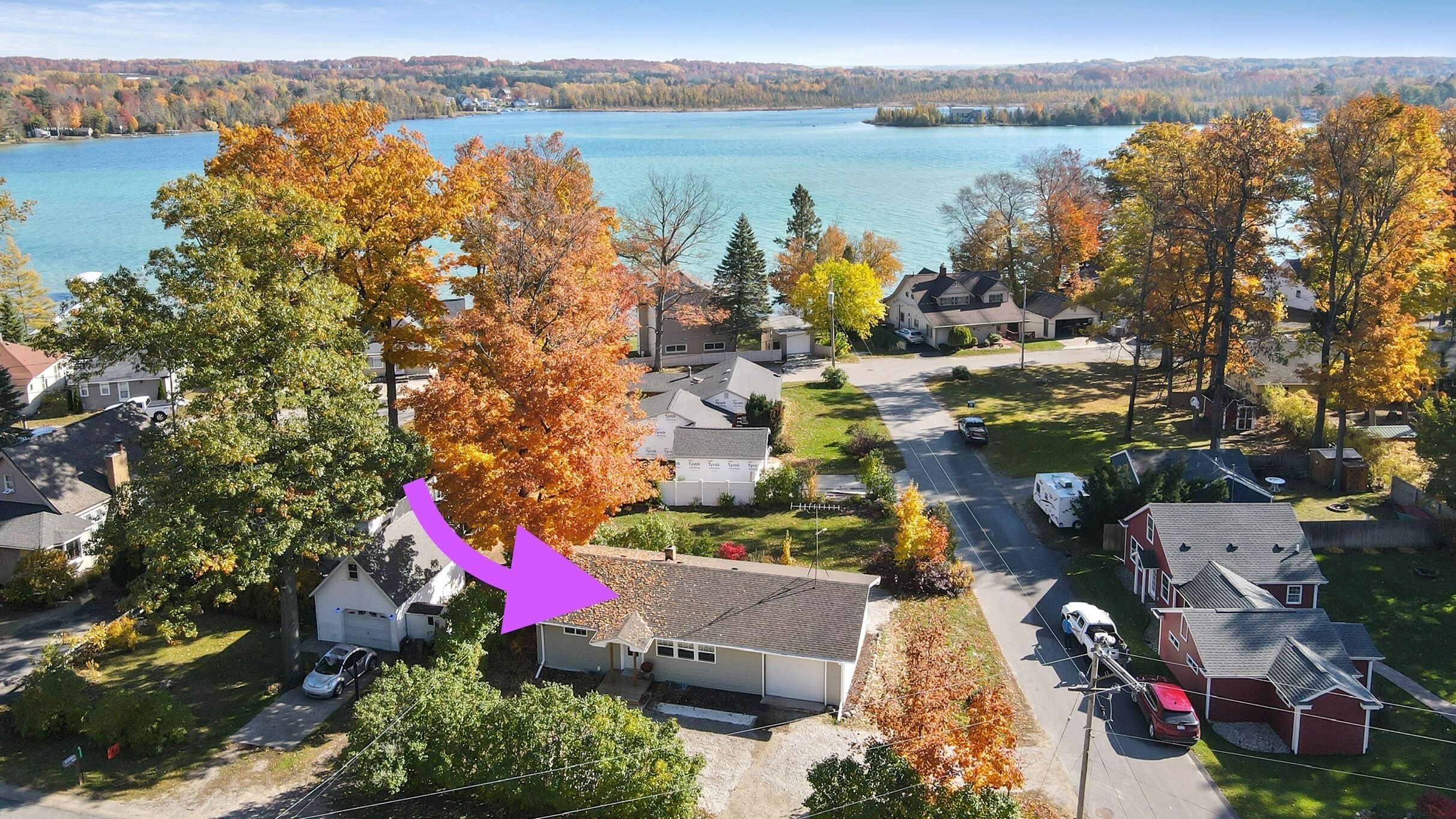 Cheerful Cottage in Elk Rapids - just steps from the lake!