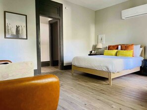 1 bedroom, iron/ironing board, WiFi, bed sheets - Suite Home Indiana #4| 1Queen Bed 1 BA Near Haynies Corner (Evansville)