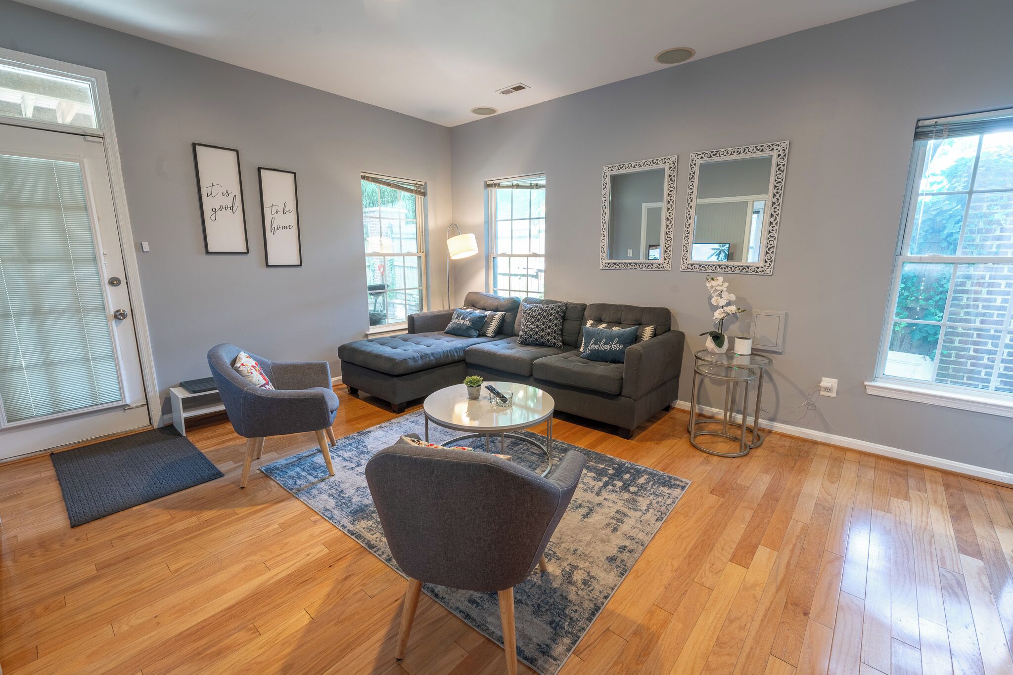 TV, fireplace, offices