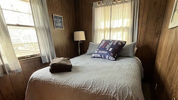 4 bedrooms, travel crib, free WiFi, bed sheets