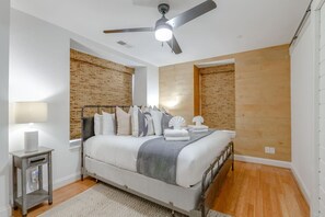 1 bedroom, desk, iron/ironing board, WiFi