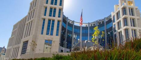 المنشأة من الخارج