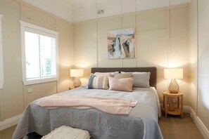 6 habitaciones, tabla de planchar con plancha, wifi y ropa de cama 
