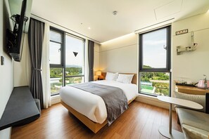 Premium bedding, down duvets, pillow-top beds, minibar - Hotel Parangvue (Goseong)