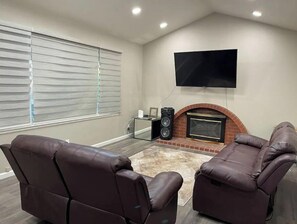 Interior - Modern Rustic Gem 3Bed/2Bath + Private Pool (San Jose)