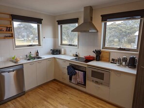 Refrigerador, microondas, horno, placa de cocina