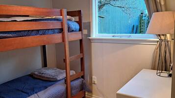 2 bedrooms, iron/ironing board, travel cot, free WiFi