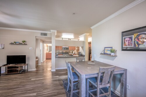 Charming 1 bedroom apartment 5 min from Magic Mountain