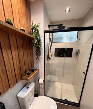 AH02I - 02 bloco 2 Colina- Eco Resort 324587848 FLAT 02 TERREO BL 02 COLINA VISTA MAR/PISCINA | Bathroom | Shower, hair dryer, towels, soap