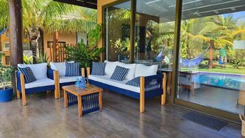 ET10H - Bangalô 68 324587828 BANGALO 68 COM PISCINA PRIVATIVA | Terrace/patio