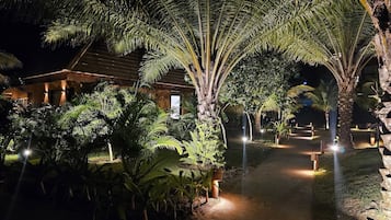 ET10H - Bangalô 68 324587828 BANGALO 68 COM PISCINA PRIVATIVA | Property grounds