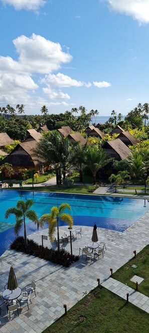 8 piscinas al aire libre