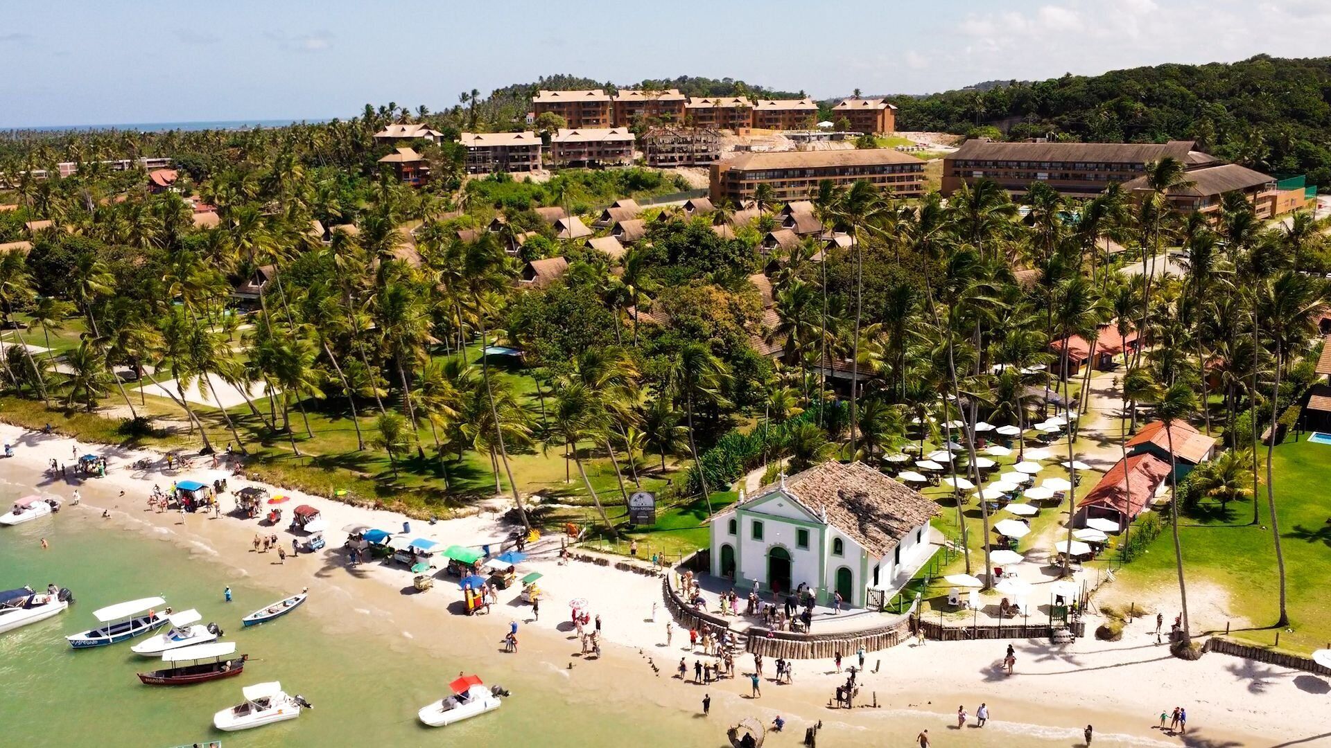 ET04H - 104 - Estela do mar 324587808 FLAT 104 EM FRENTE PISCINA | Praia | Na praia, areia branca, espreguiçadeiras, guarda-sóis 