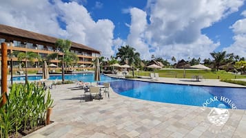 8 outdoor pools