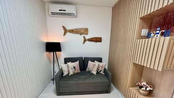 BX02I - 107 - Cavalo Marinho 324587849 FLAT 107 CM FRENTE PISCINA | 客廳 | 42 吋智能電視連有線電視頻道、電視