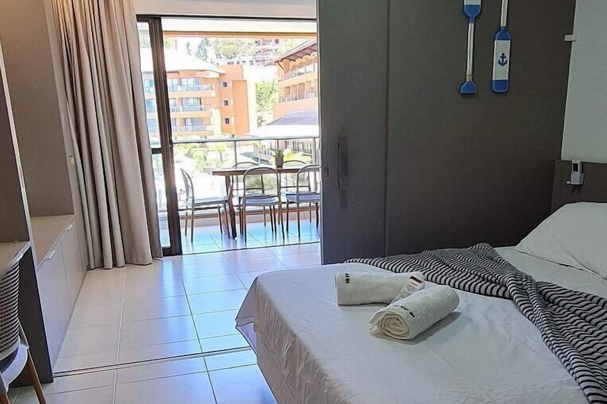 ET04H - 104 - Estela do mar 324587808 FLAT 104 EM FRENTE PISCINA | Egyptian cotton sheets, premium bedding, desk, laptop workspace