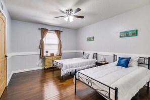 3 Schlafzimmer, Schreibtisch, Bügeleisen/Bügelbrett, kostenloses WLAN