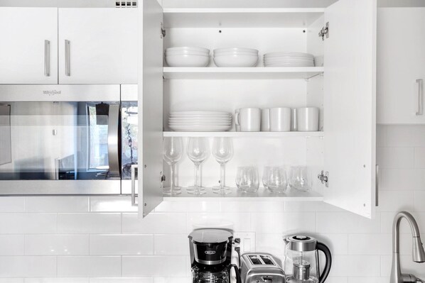 Frigorifero, microonde, forno, lavastoviglie